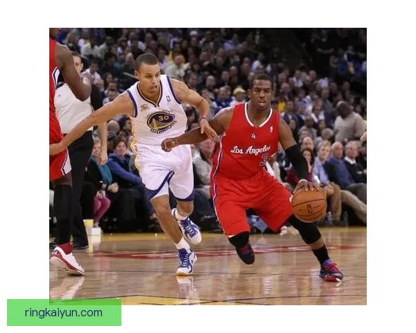 拉什福德展现强大对抗能力，助力球队逆转胜利表现亮眼