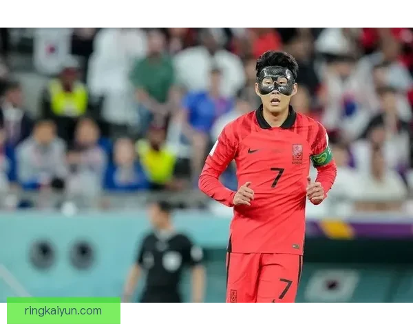 孙兴慜与球迷的互动方式逐渐增多，展现了他良好的职业素养与亲和力。