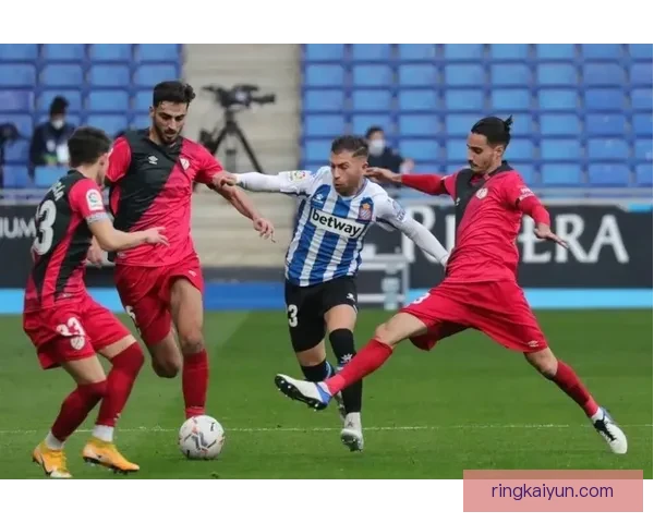 滕哈赫战术纪律显著提升球队整体表现，状态持续回暖